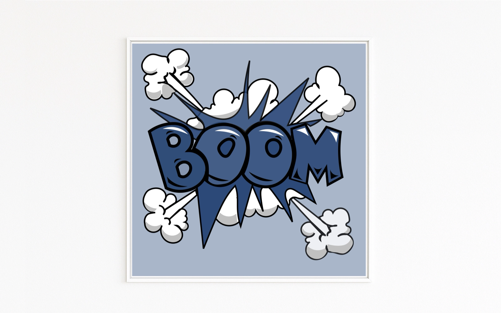 COMIC ART zeigt das Wort „BOOM“ in sattem Blau, umgeben von weißen Rauchwolken und dynamischen Strahlen. Pop-Art/Comic-Ästhetik mit starken Konturen, Humor und pointierter Dramatik.