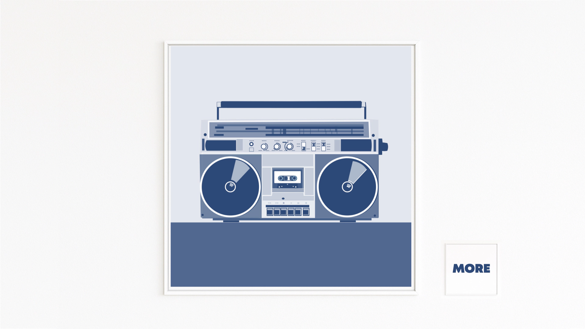 GHETTOBLASTER zeigt eine ikonische 80er-Boombox in kräftigem Blau: Kassettendeck, Radio, Regler, große Speaker. Symbol urbaner Jugendkultur, Rap und Breakdance, minimalistisch.