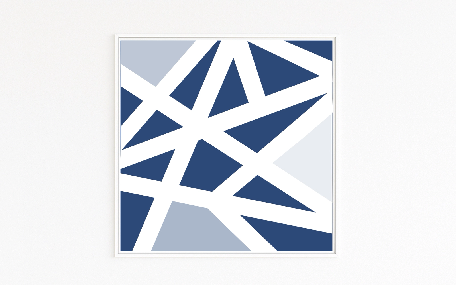 KREUZEN zeigt ein Netz kreuzender Linien und scharfkantiger Formen in tiefem Blau. Weiße Zwischenräume wirken wie Licht, Begegnung und Bewegung. Alu Dibond. Hahnemühle Fine Art.