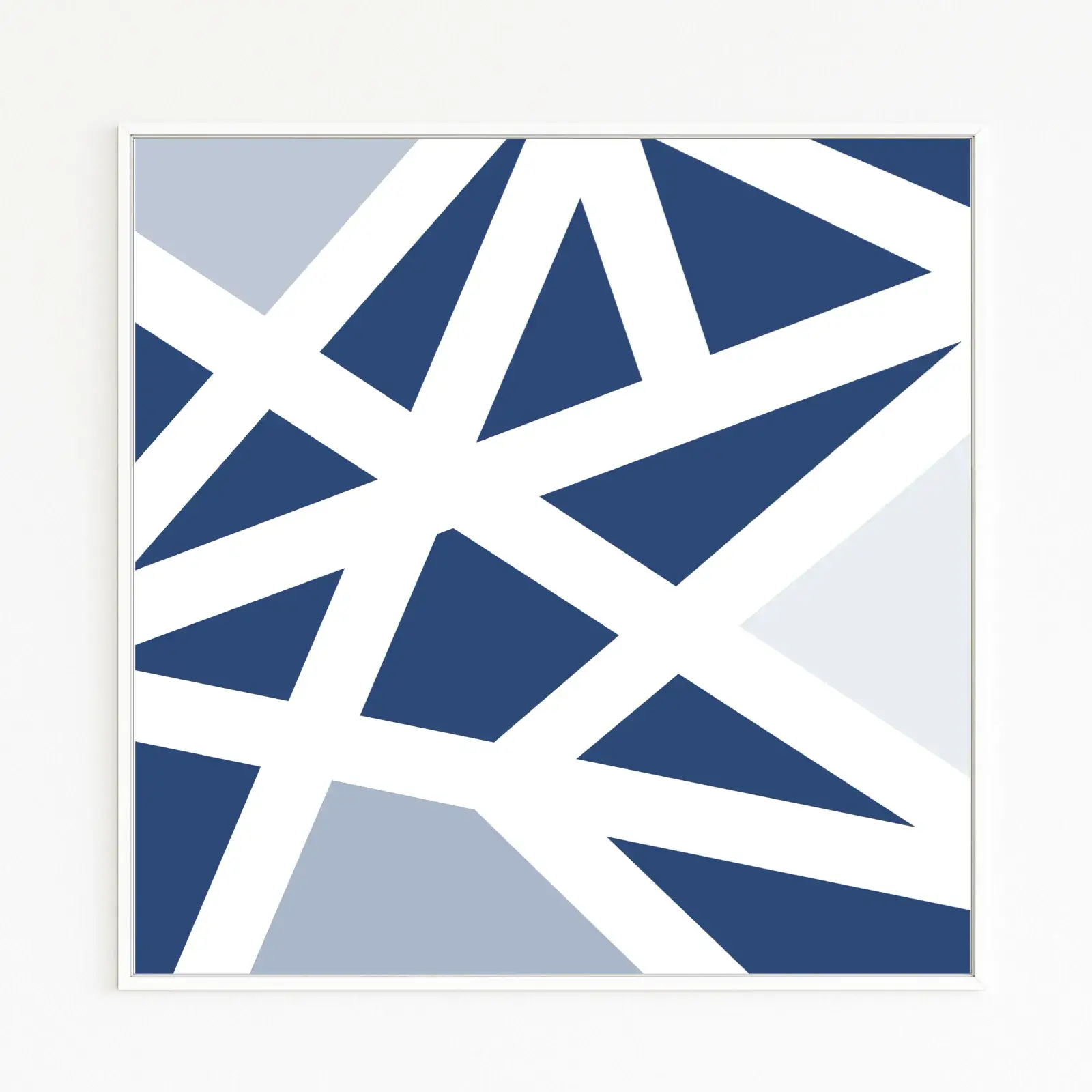 KREUZEN | Das Bild aus der Serie zeigt ein Netz kreuzender Linien und scharfkantiger Formen in tiefem Blau | Weiße Zwischenräume wirken wie Licht, Begegnung und Bewegung | Moderne, abstrakte Sammlung konzeptioneller Kunst.